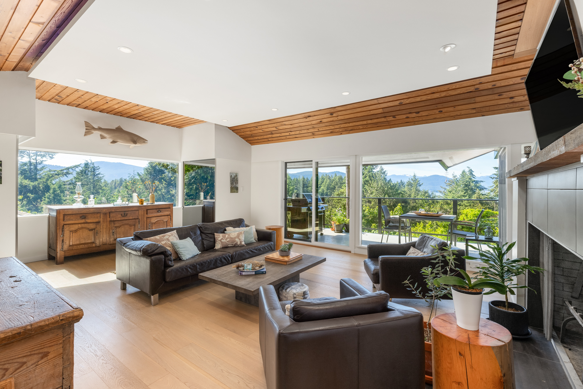 6485 Madrona Crescent